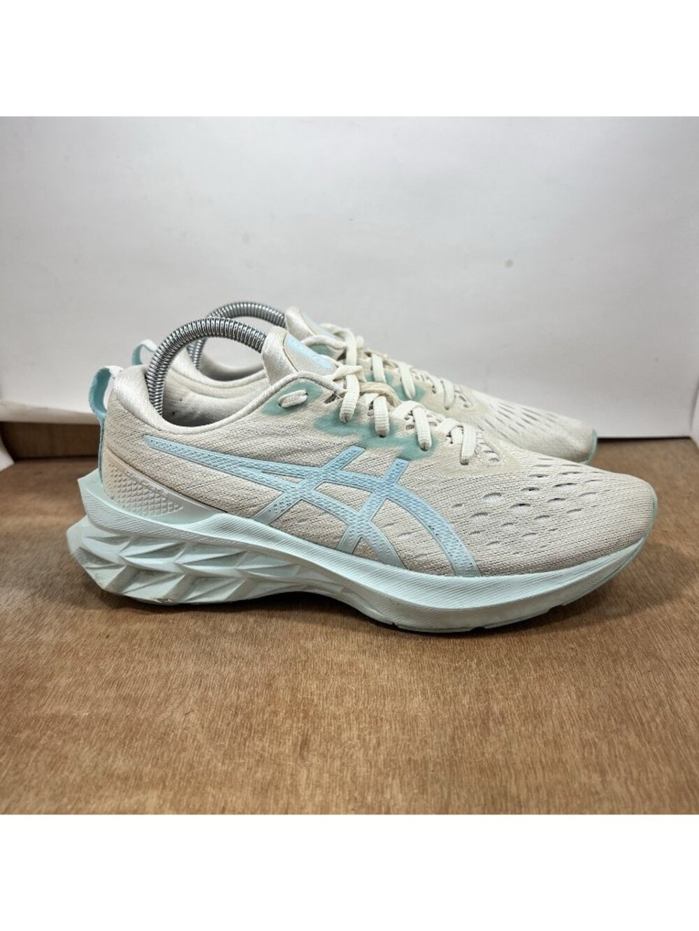 Asics Novablast 2 Shoes Women's 9 Running Walking Gym Trainers Sneakers